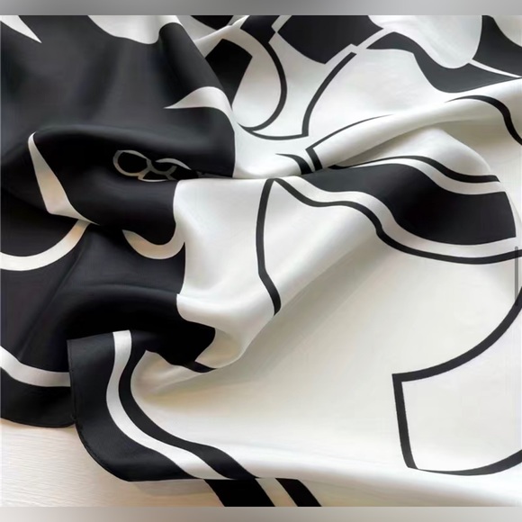 Camellia Elegant Printed Scarf - Picture 5 of 5